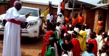 PAROISSE SHANGA : LE PASTEUR AU MILIEU DE SES BREBIS POUR LES AFFERMIR
